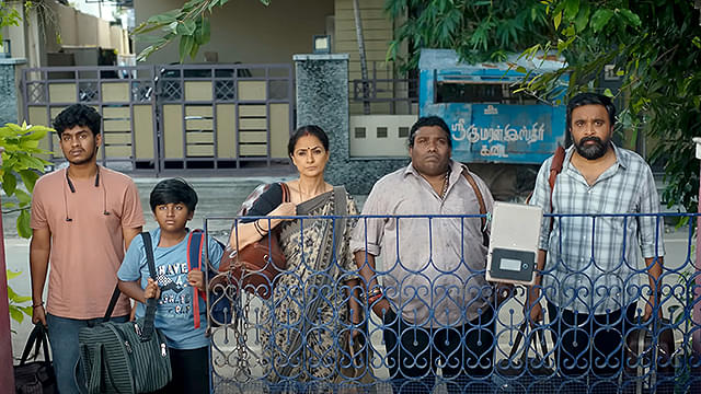 ツーリストファミリー/Tourist Family